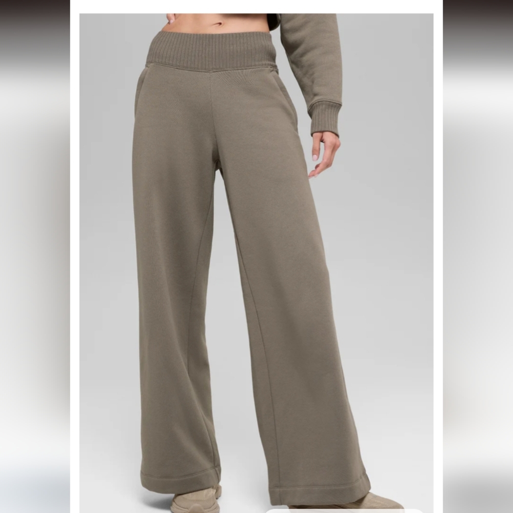 ALO Yoga🤎 NEW COLOR DROP Light Cocoa Wide Leg Sweatpant - Picture 8 of 10